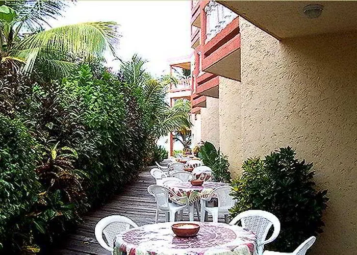 Banana Hotel
